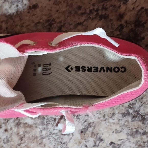 CONVERSE, KIDS SIZE 5.5, PINK AND WHITE. GOOD CONDITION. - Picture 7 of 9